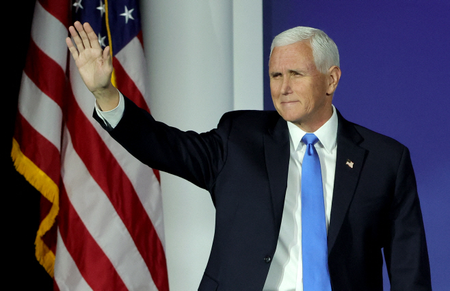 US-GOP-PRESIDENTIAL-CANDIDATES-ATTEND-RJC-VEGAS-LEADERSHIP-SUMMI