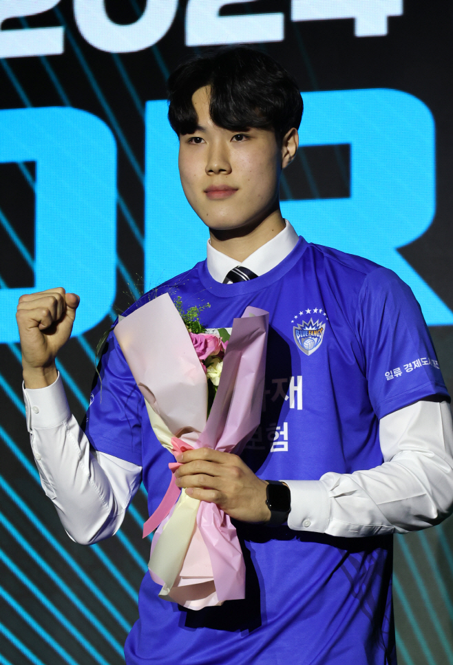 프로배구 드래프트, 이윤수 삼성화재 지명<YONHAP NO-2717>