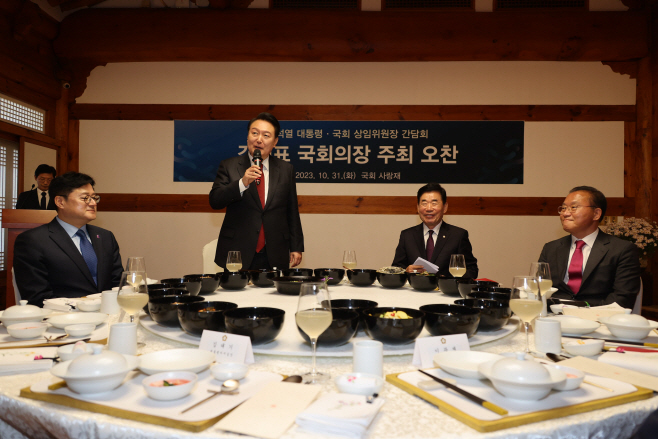 국회 상임위원장단 및 여야 원내대표 오찬 인사말하는 윤석열 대통령