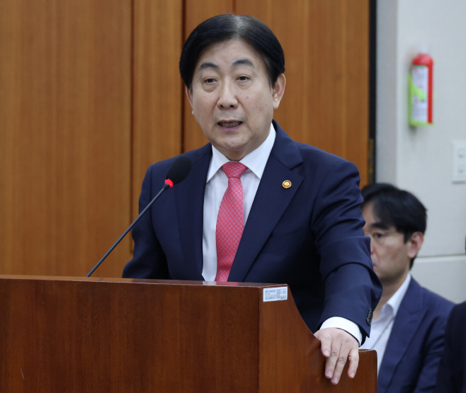 예산안 설명하는 이동관 방통위원장