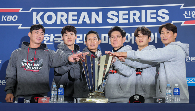 '영광이 향하는 곳은 어디'<YONHAP NO-2526>
