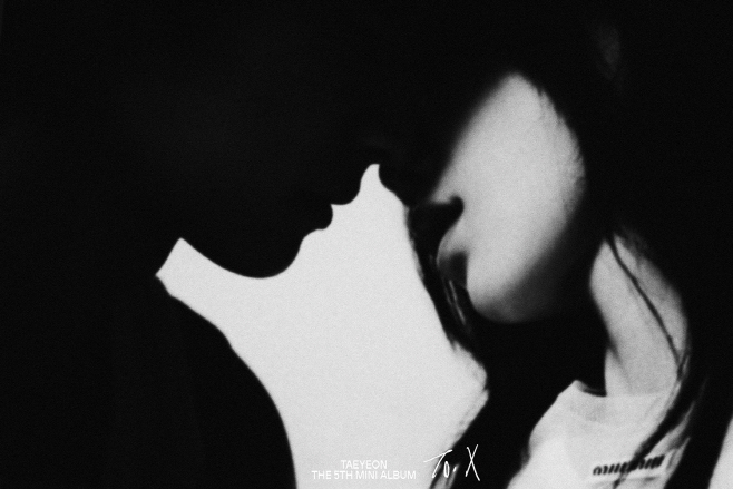 태연 다섯 번째 미니앨범 'To. X' 이미지 1