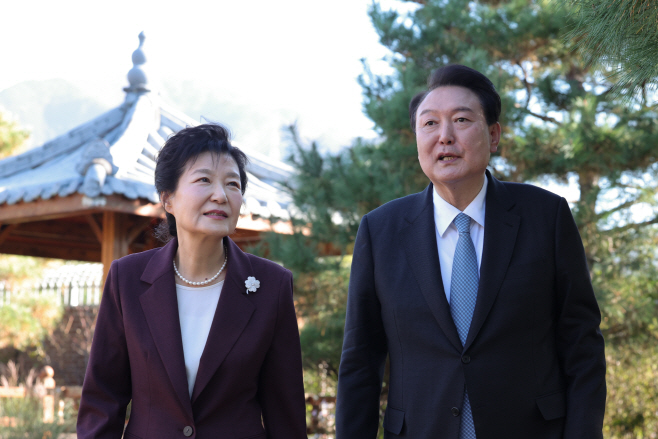 박근혜 전 대통령 사저 방문한 윤석열 대통령