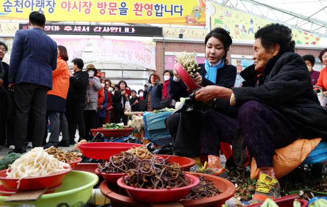 순천 아랫장 찾은 김건희 여사