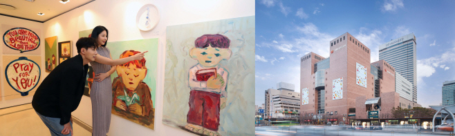 신세계 본점 블라섬아트페어를 관람하는 고객-horz