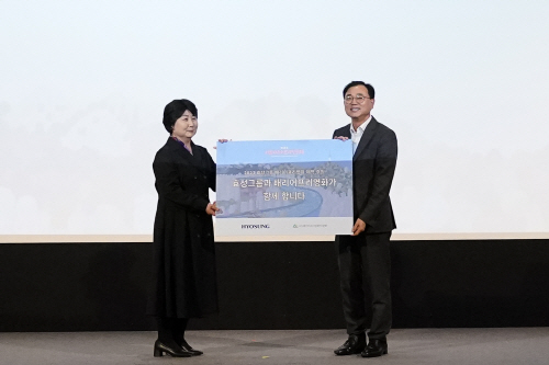 효성 최형식 커뮤니케이션실 상무(오른쪽),