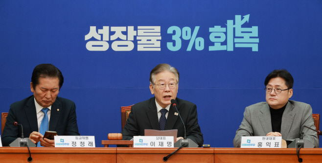 발언하는 이재명 대표