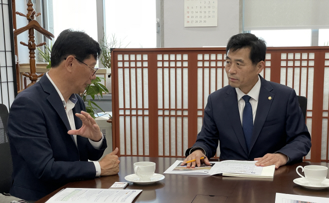 최훈식 장수군수와 김민기 국토교통위원장(1)
