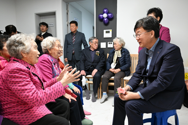 44.안산시, 원곡동 귀향민경로당 개소… 새 보금자리로 이전(2)