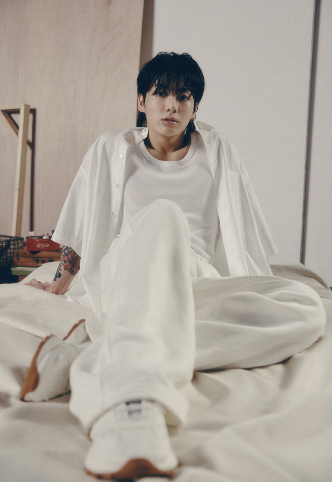 방탄소년단 정국_솔로 앨범 GOLDEN_SOLID ver (1)