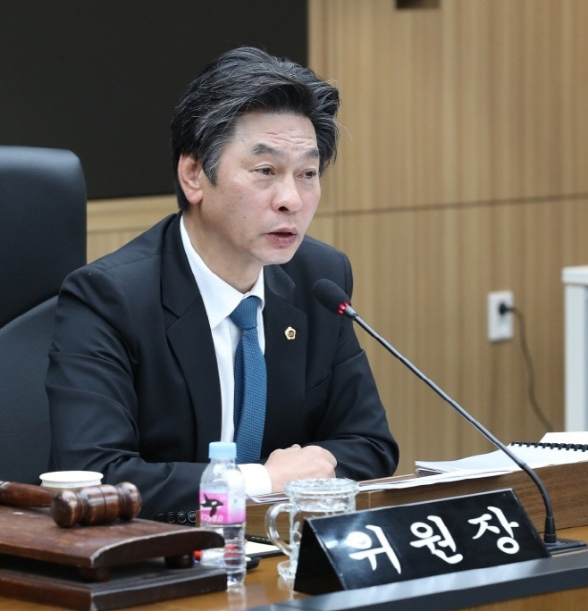 이철 위원장