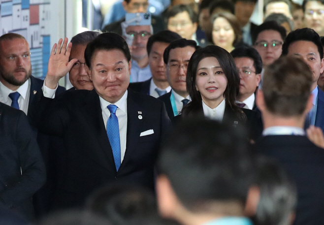 윤석열 대통령 내외, 2030부산세계박람회 공식 리셉션 참석