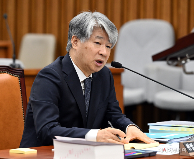 [포토] 답변하는 이종석 후보자
