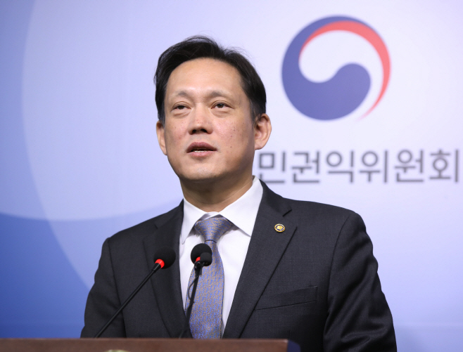 국가자격시험 토익·토플 성적 인정기한 확대 권고 브리핑