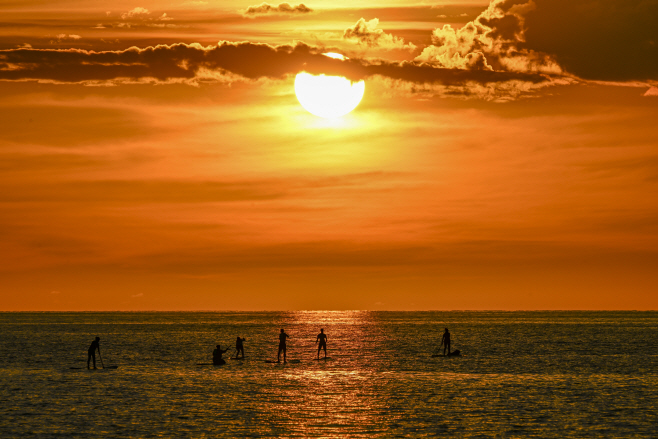 MALAYSIA-SABAH-KOTA KINABALU-SUNSET