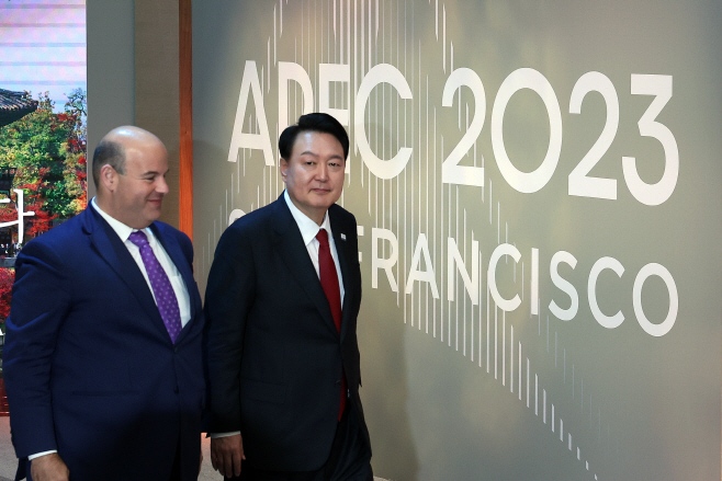 윤석열 대통령, APEC 정상 단체 사진촬영장 도착