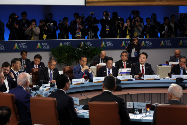 윤석열 대통령, APEC 제1세션 참석