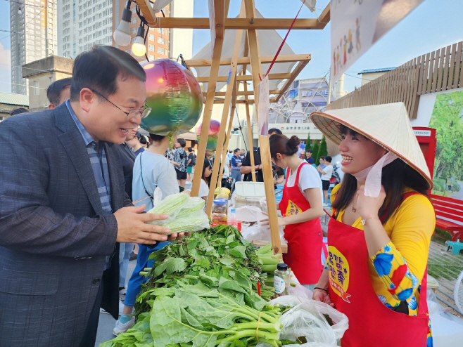 글로벌특별시 익산… 다문화 선도도시로 _우뚝(중매서야시장)