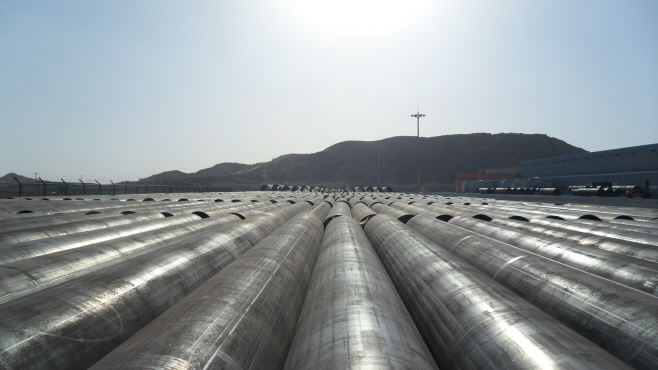 사진_SeAH Steel UAE 공장 야적장에 보관중인 API 송유관