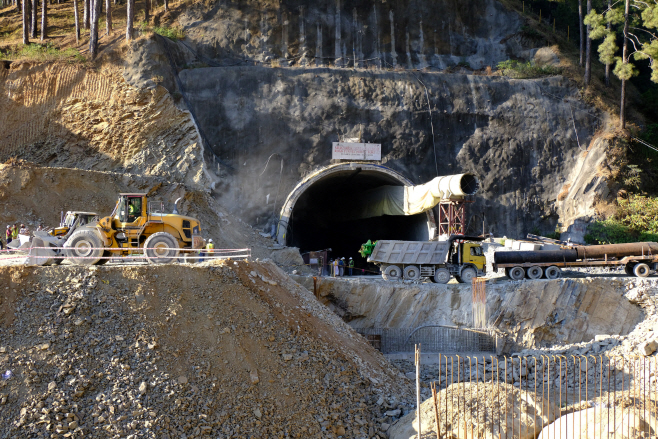 INDIA-TUNNEL/COLLAPSE <YONHAP NO-5934> (via REUTERS)
