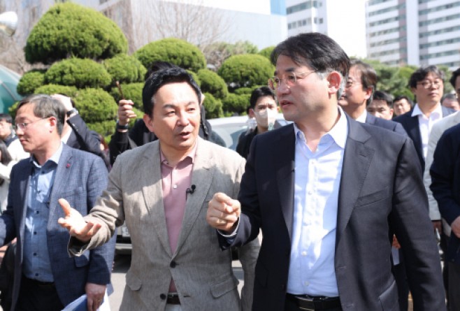 원희룡 국토부장관과 일산신도시 현장점검 중인 이동환 고양시
