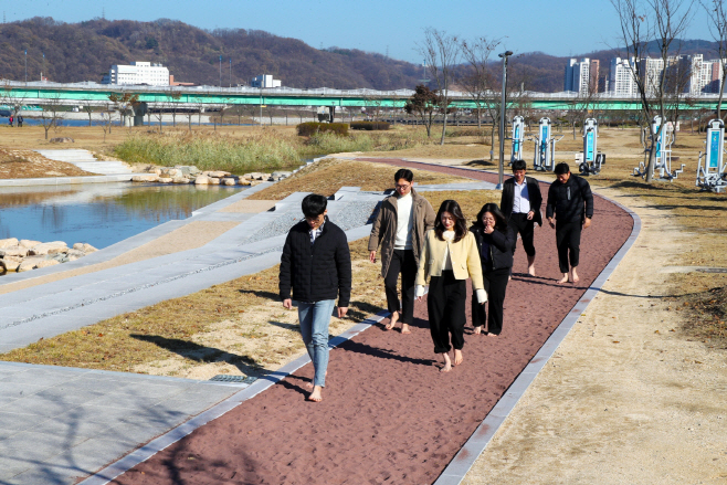 1122-2 안동시 걷기 좋은 길 ‘맨발로’조성 (1)