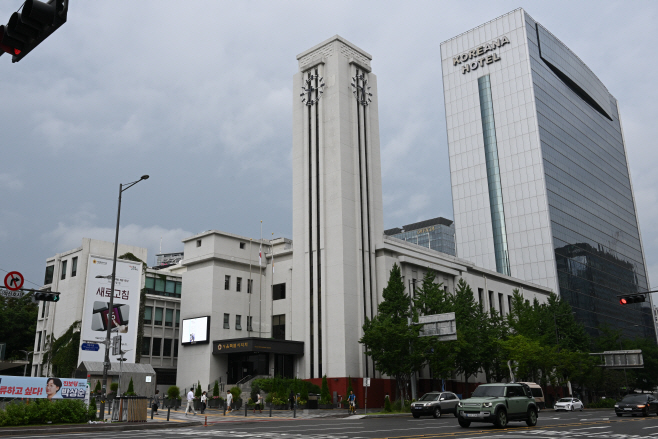 서울시의회 시계탑 50년 만에 복원