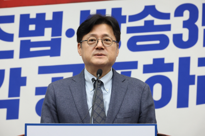 홍익표 원내대표, 의원총회 인사말