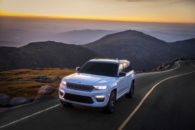 2023 Jeep® Grand Cherokee Summit Reserve 4xe