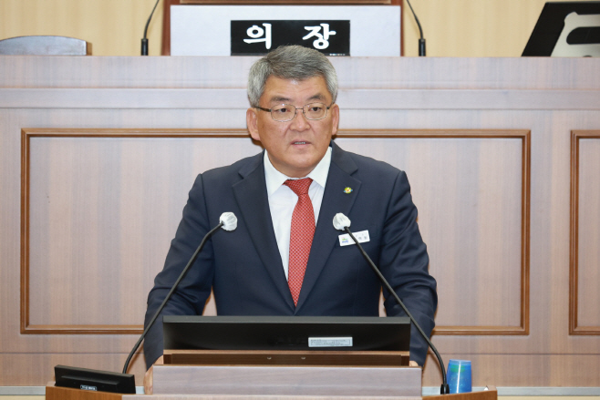 김학동 예산군수