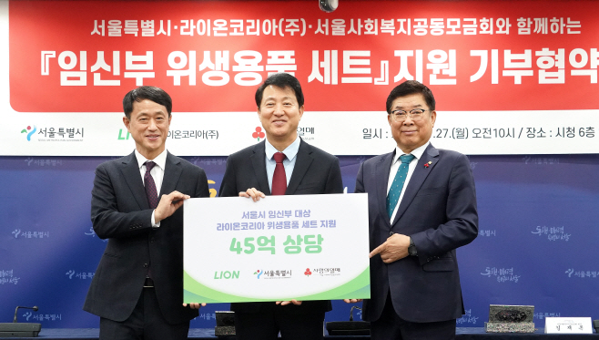 협약서 서명 후 포즈를 취한 오세훈 서울시장-2