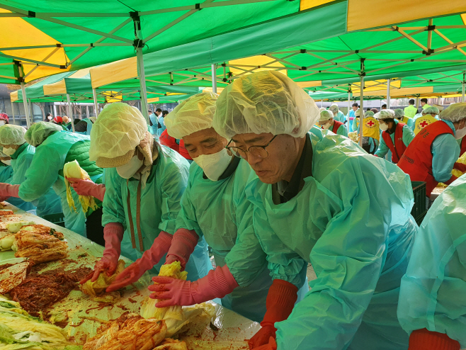 예산군 김성균 부군수, 국민대통합 김장 행사 동참