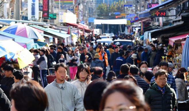 231129 포항에 과메기 먹으러 왔어요! 죽도시장 인파 ‘북적’