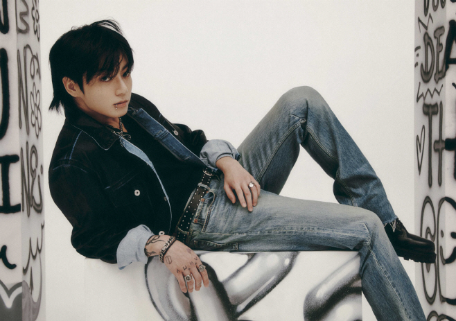 방탄소년단 정국_ GOLDEN_SUBSTANCE ver (2)
