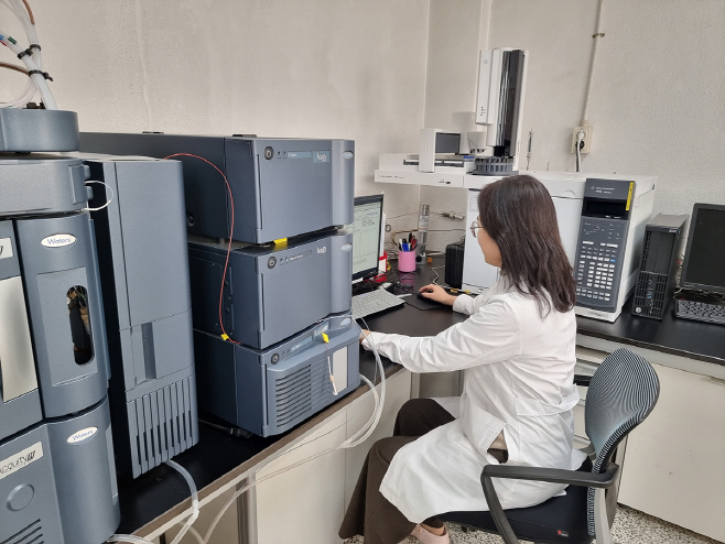 [붙임]보건환경연구원 시험, 검사 모습