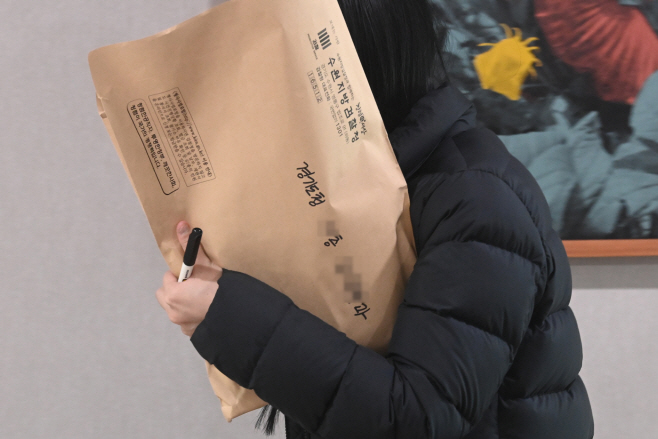 압수수색 진행 중인 경기도청<YONHAP NO-3368>
