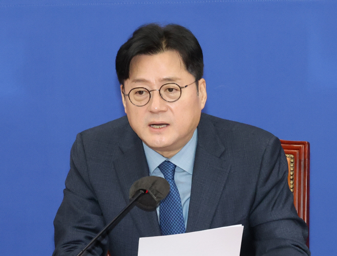 발언하는 홍익표 원내대표