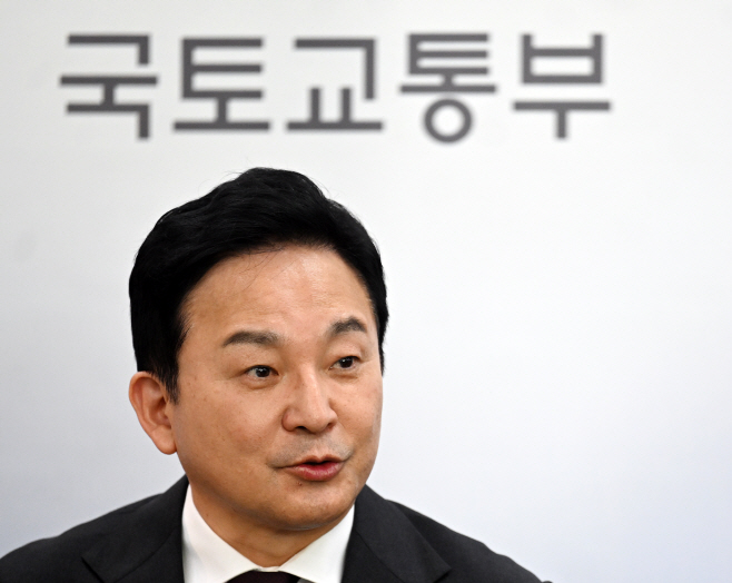 [포토]기자들 질문에 답변하는 원희룡 장관