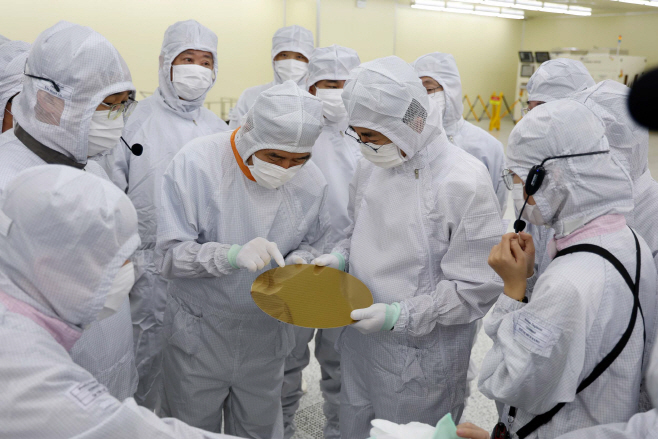 베트남 진출 충남 기업 찾아 “세계 1위” 기원