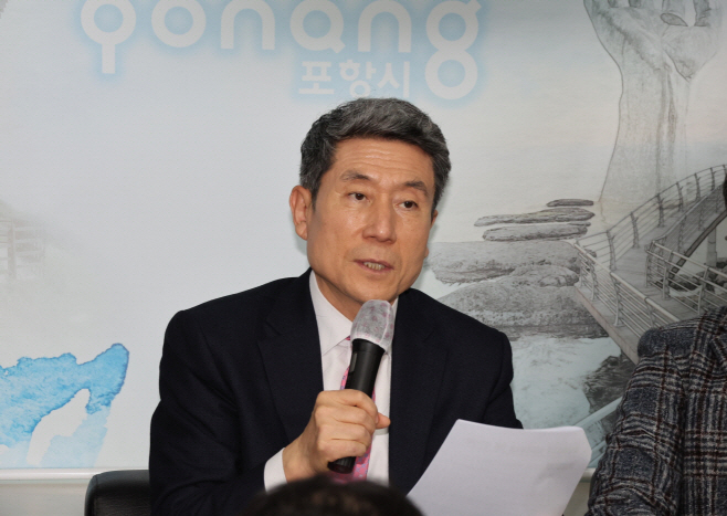이강덕 포항시장은 11일 시청 브리핑 룸에서 포항촉발 지진 손