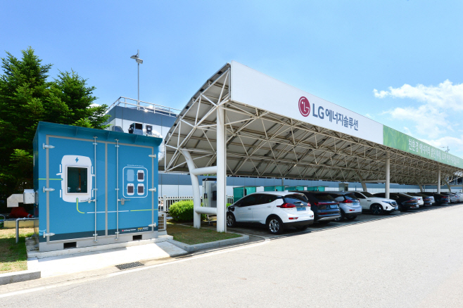 LG에너지솔루션
