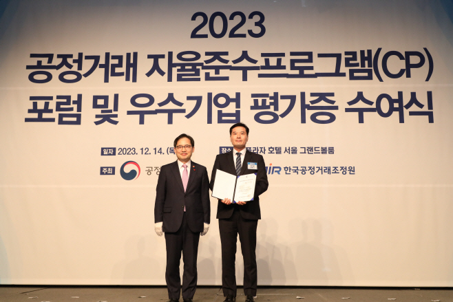 첨부2. 등급평가증 수여 사진