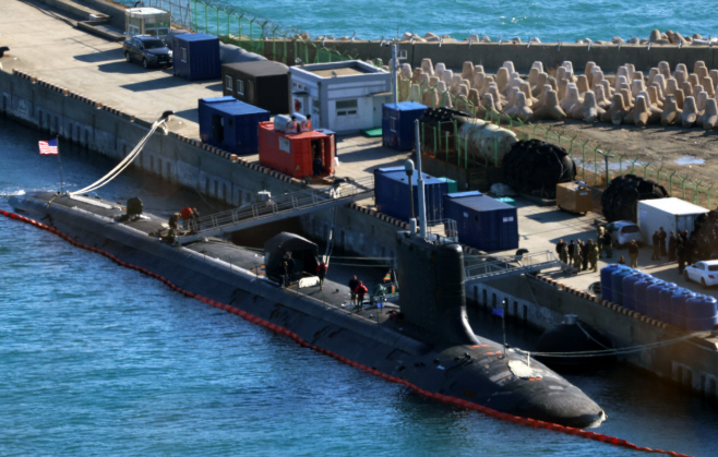美 핵추진잠수함 부산 입항