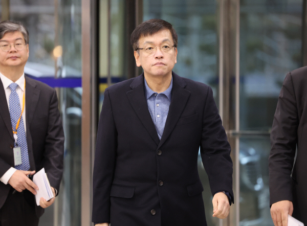 출근하는 최상목 경제부총리 후보자<YONHAP NO-3098>
