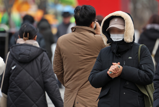 핫팩 들고서