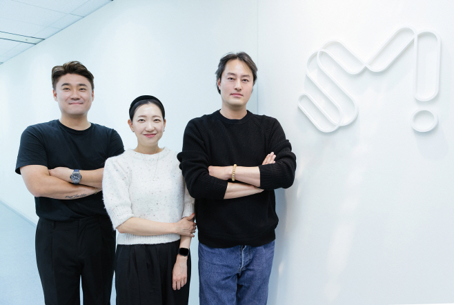 스튜디오 화이트 제작진 이미지 01