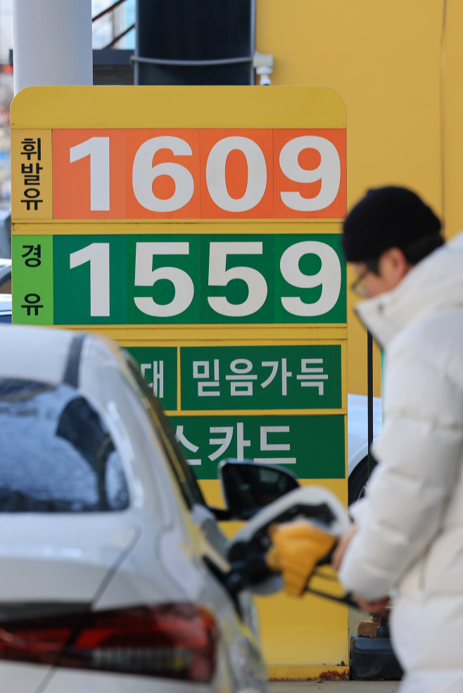 주유소 기름값 약세 지속<YONHAP NO-1237>