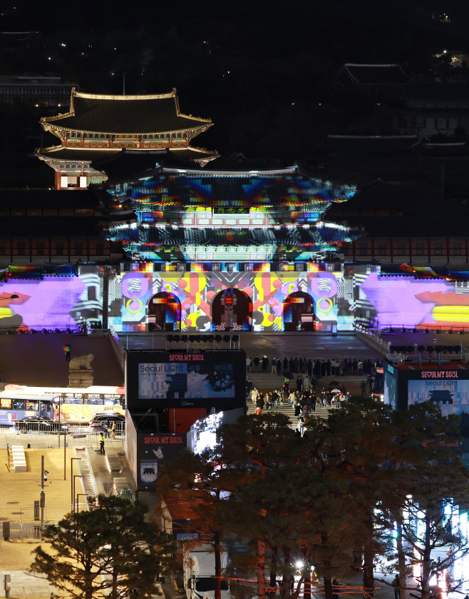 광화문, 미디어 파사드로 화려한 변신<YONHAP NO-4136>