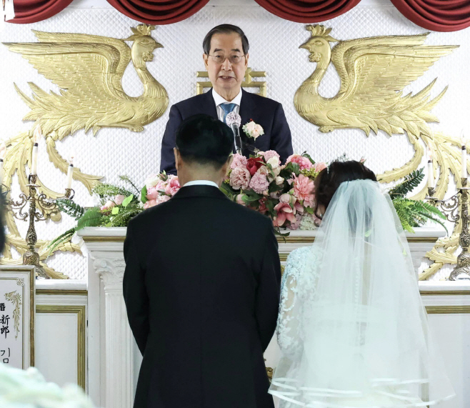 신신예식장 찾아 '깜짝 주례'하는 한덕수 총리