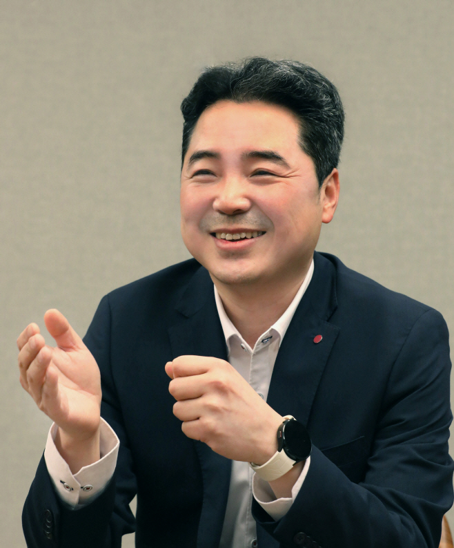 1226 LG U+, CES2024에 AI·모빌리티 테크 전문가 보낸다